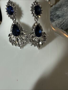 Elegant Blue Crystal Teardrop Drop Earrings - Silver Tone